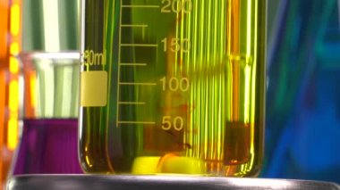 Manyetik karıştırıcı işlevi sırasında ekleme kan damlası