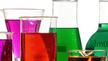 neşesinden bir ölçek kırmızı sıvı kristal ile