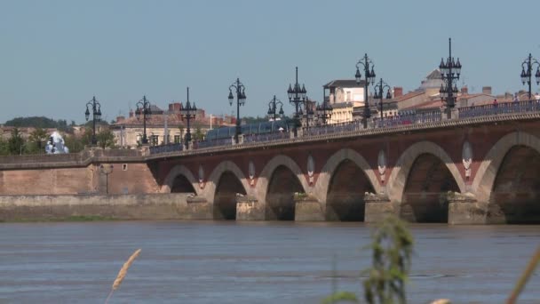 Bordeaux stenen brug — Stockvideo