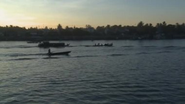 yükselen güneş tho Mekong Nehri giyebilirsiniz