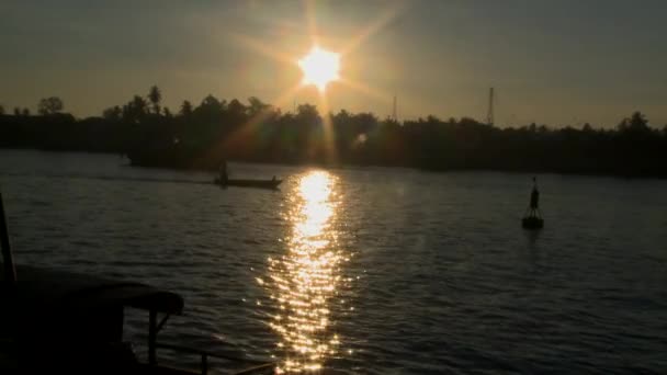 Rzeka Mekong w Can Tho i wschodzącego słońca — Wideo stockowe
