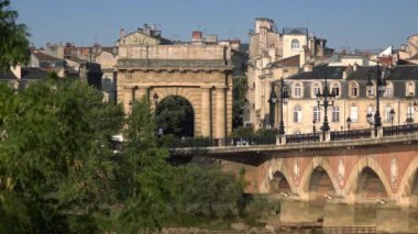 Bordeaux, taş köprü görünümü