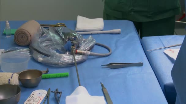 Cirurgia em uma sala de cirurgia — Vídeo de Stock