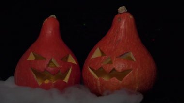 Kara duman haddeleme ile iki halloween kabaklar