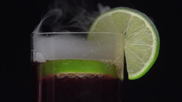 Cuba libre and dry ice smoke — Stock Video