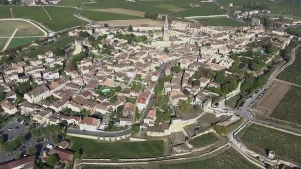 Aerial view of the entire Saint Emilion — Stock Video