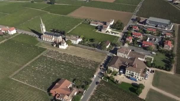 Vista aérea del pueblo de Pomerol — Vídeos de Stock