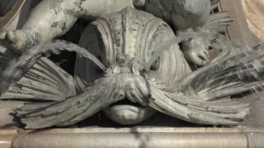 Bordeaux 'daki Üç Zarafet Çeşmesi