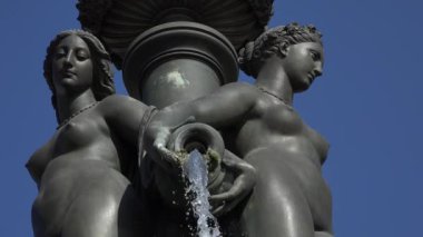 Bordeaux 'daki Üç Zarafet Çeşmesi