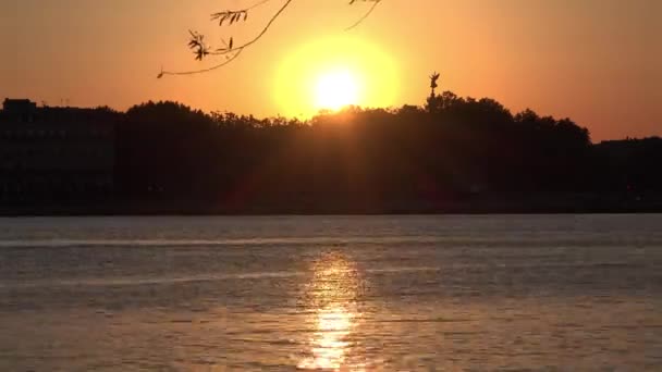 Coucher de soleil sur le monument des Girondins à Bodeaux — Video