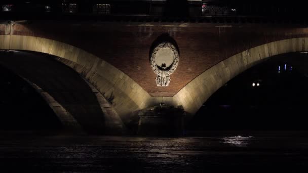 Starý most v Bordeaux v noci — Stock video