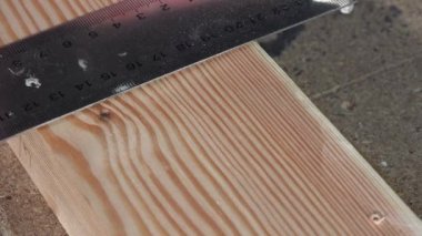 Bir kare ve bir kalem kullanarak komplo