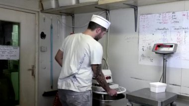 makineyi yoğurmak için başlangıç