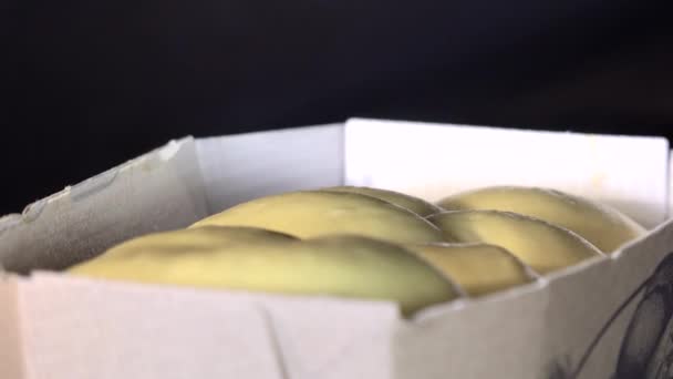 Gonfiore della torta durante il periodo di cottura — Video Stock