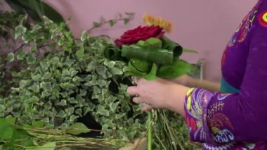 yuvarlak renkli buket bileşimi