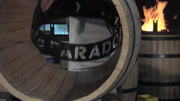 ワインの樽を製造 — ストック動画