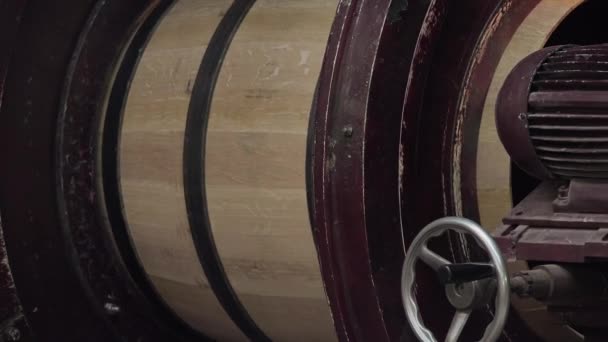 Výroba sudů na víno — Stock video