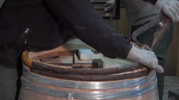 Fabrication de tonneaux de vin — Video