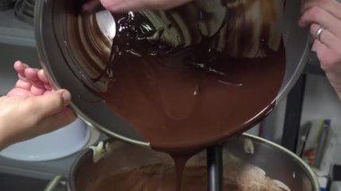 Yule log, armut ve pralin hazırlanması