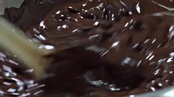 Voorbereiding van een Yule log, peren en praliné — Stockvideo