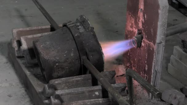 Lost wax bronze casting in a foundry — Stock Video