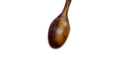 Tahta kaşık beyaz arkaplanda izole edildi