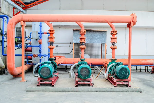 Chiller water pump met druk meter — Stockfoto