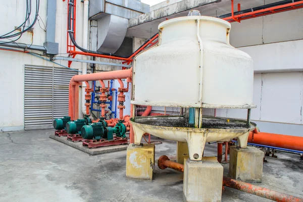 Chladič vodní čerpadlo s tlakoměrem — Stock fotografie