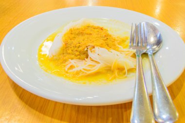 Tayland pirinç şehriye curry ile görev yaptı.