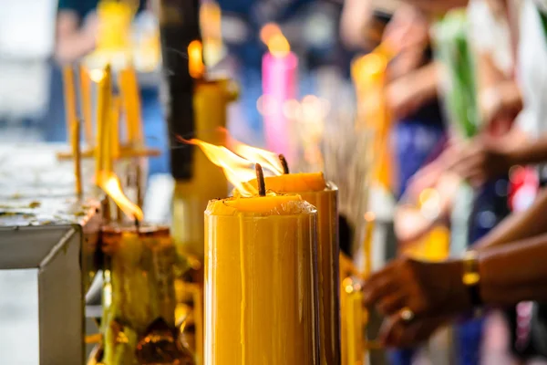 Velas en un templo —  Fotos de Stock