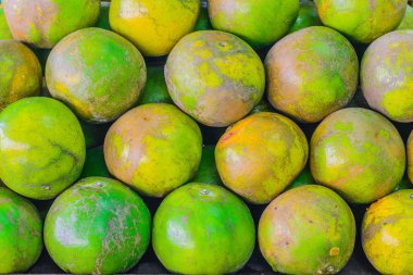 Birçok mandalina üzerinde tablo, seçici odak noktası.