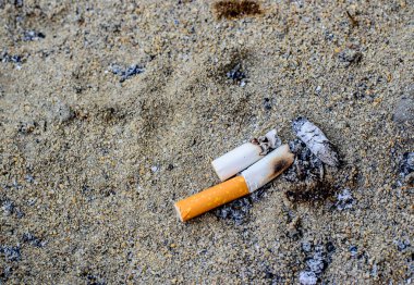 Sigara üzerinde zemin., seçici noktaya odaklama.