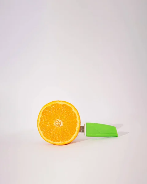 Koncepció Kreatív Narancs Flash Memória Eszköz Színes Elvont Design — Stock Fotó