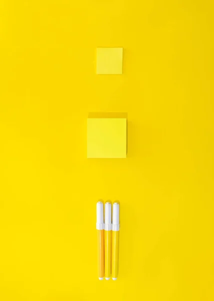 Escuela Tiempo Concepto Idea Yellow Copiar Espacio Sobre Fondo Amarillo — Foto de Stock