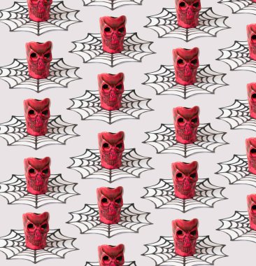 Kafatası kırmızısı ve etrafında örümcek ağı var. Cadılar Bayramı ürkütücü konsept tasarımı. Korku gizemi tatili.