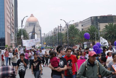 Meksika, Mexico City, 24 Haziran 2013, hayvan hakları yürüyüşü insanların hayvanlara karşı şiddetin kökünü kazımaya olan bağlılığını gösteriyor.