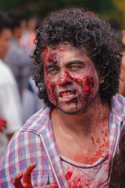 Meksika, Mexico City, 24 Ekim 2015 zombi yürüyüşü, ayrımcılık ve hoşgörüyü teşvik eden bir aile etkinliği..