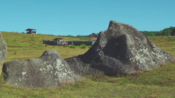 Veduta Una Colossale Pietra Ancestrale Del Parco Naturale Piedras Encimadas — Video Stock