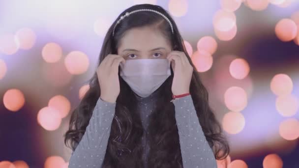 Videó Ami Megmutatja Egy Tinédzser Lánynak Hogyan Vegyen Fel Maszkot — Stock videók