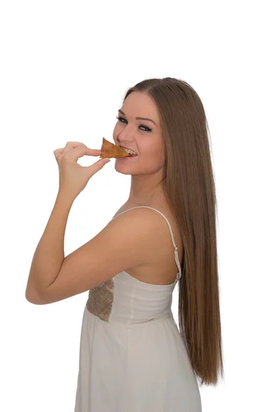 有魅力的女孩吃萨摩萨 — 图库照片