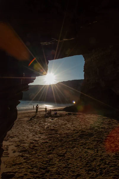 Europejska Plaża Portugalii Wewnątrz Jaskini Podświetleniem — Zdjęcie stockowe