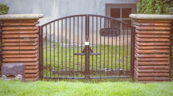 Vintage Garden Gate — kuvapankkivalokuva