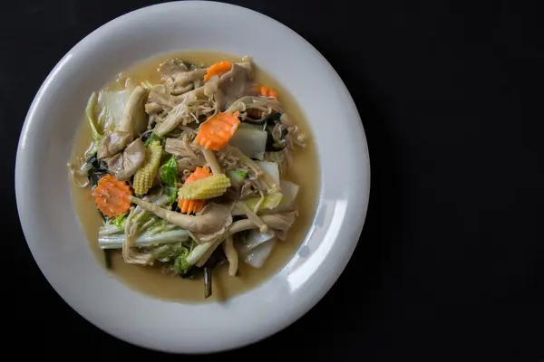 Verduras salteadas tailandesas —  Fotos de Stock