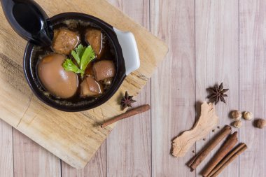 Tay gıda: yumurta Komposto domuz eti ve tofu ile
