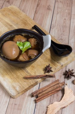 Tay gıda: yumurta Komposto domuz eti ve tofu ile