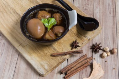 Tay gıda: yumurta Komposto domuz eti ve tofu ile