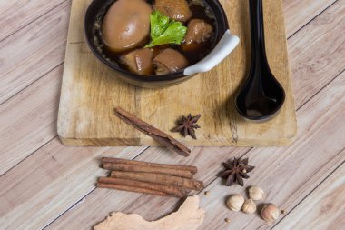 Tay gıda: yumurta Komposto domuz eti ve tofu ile