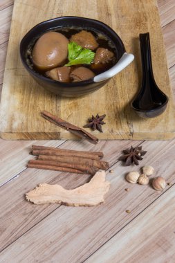 Tay gıda: yumurta Komposto domuz eti ve tofu ile