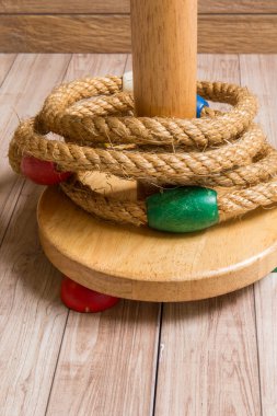 ahşap arka plan üzerinde masa toss oyunu