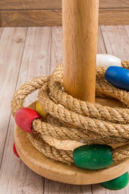 ahşap arka plan üzerinde masa toss oyunu